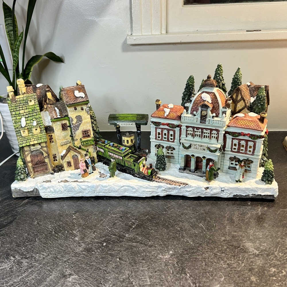 19" Lighted Christmas Village On Platform Victoria Station, Mill, Barrels, Train